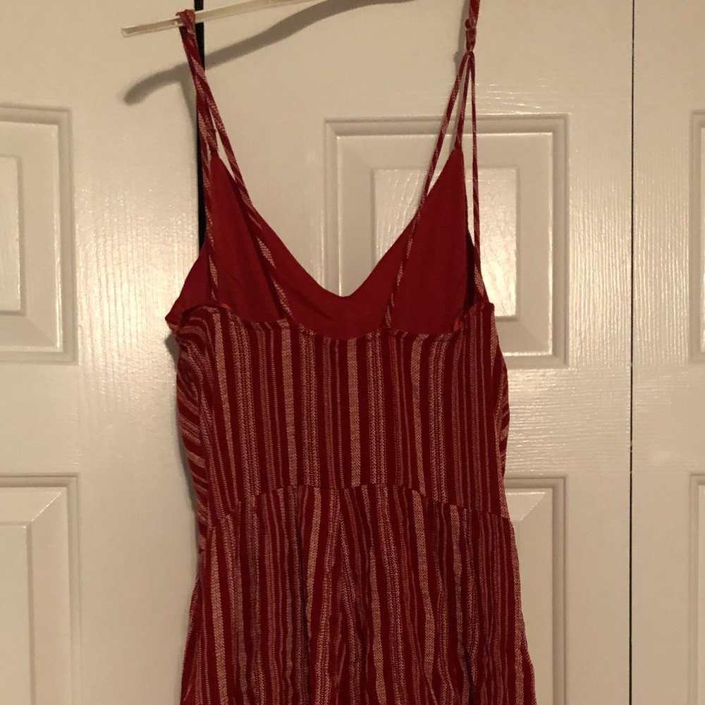 A red striped romper perfect for summer! - Picture 6 of 7